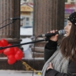 В День влюблённых перед театром признавались в любви