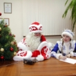 Дети поздравили Деда Мороза с днем рождения и получили приглашения на елку