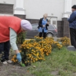 Работники драмтеатра вышли на всеобщий осенний субботник