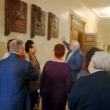 Гостям театра рассказали о памятных досках в фойе