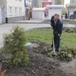Работники драмтеатра вышли на общегородской субботник