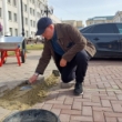 Работники драмтеатра вышли на общегородской субботник