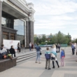 В Пушкинский день у драмтеатра читали стихи великого поэта