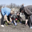 Работники драмтеатра приняли участие в общегородском субботнике