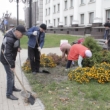 Работники драмтеатра вышли на всеобщий осенний субботник