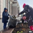 Работники драмтеатра вышли на общегородской субботник